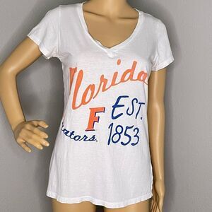 University of Florida Gators Short Sleeve White T-shirt V-Neck Size Large